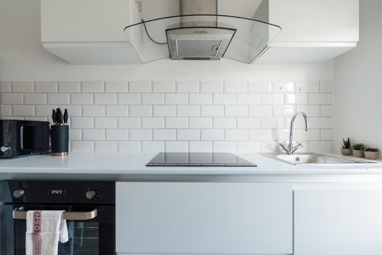 Stunning & Stylish 2 Bed Flat In West London 아파트 외부 사진
