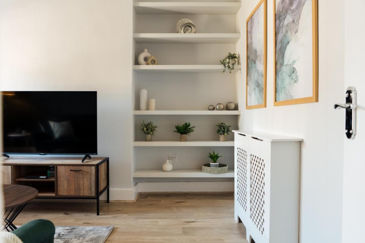 Stunning & Stylish 2 Bed Flat In West London 아파트 외부 사진